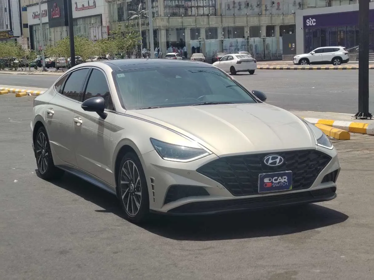 Car image 3