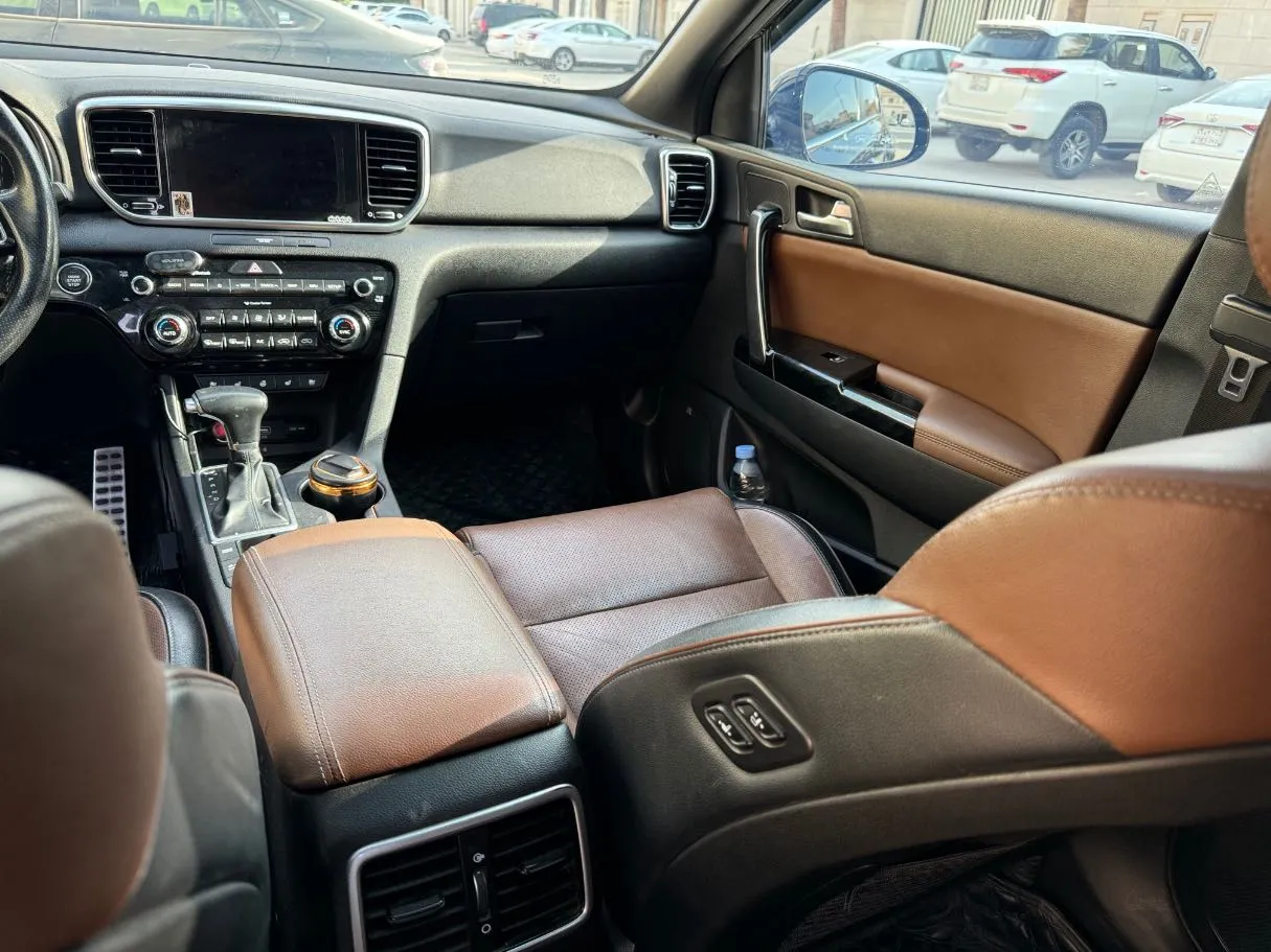 Car image 27