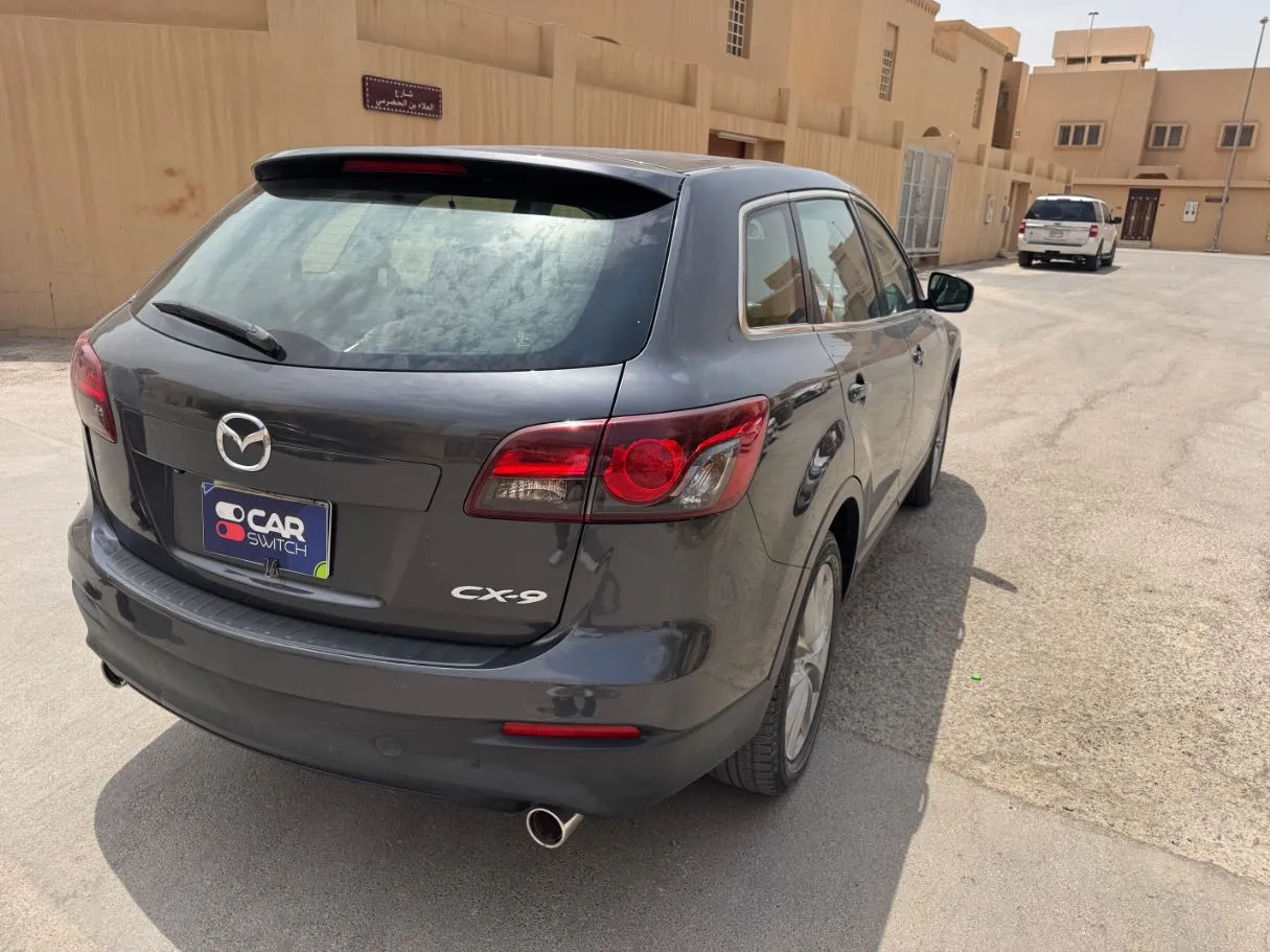 Car image 5