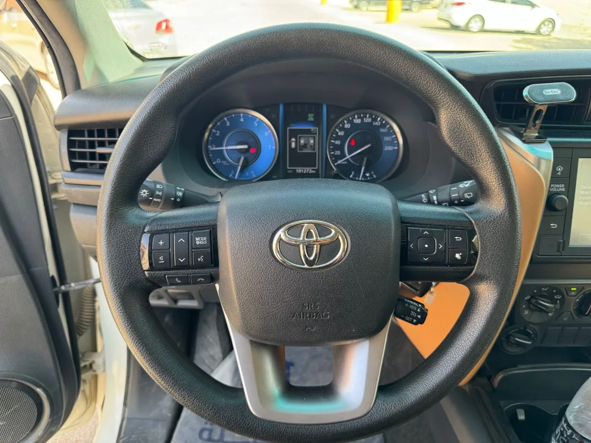 Car image 18