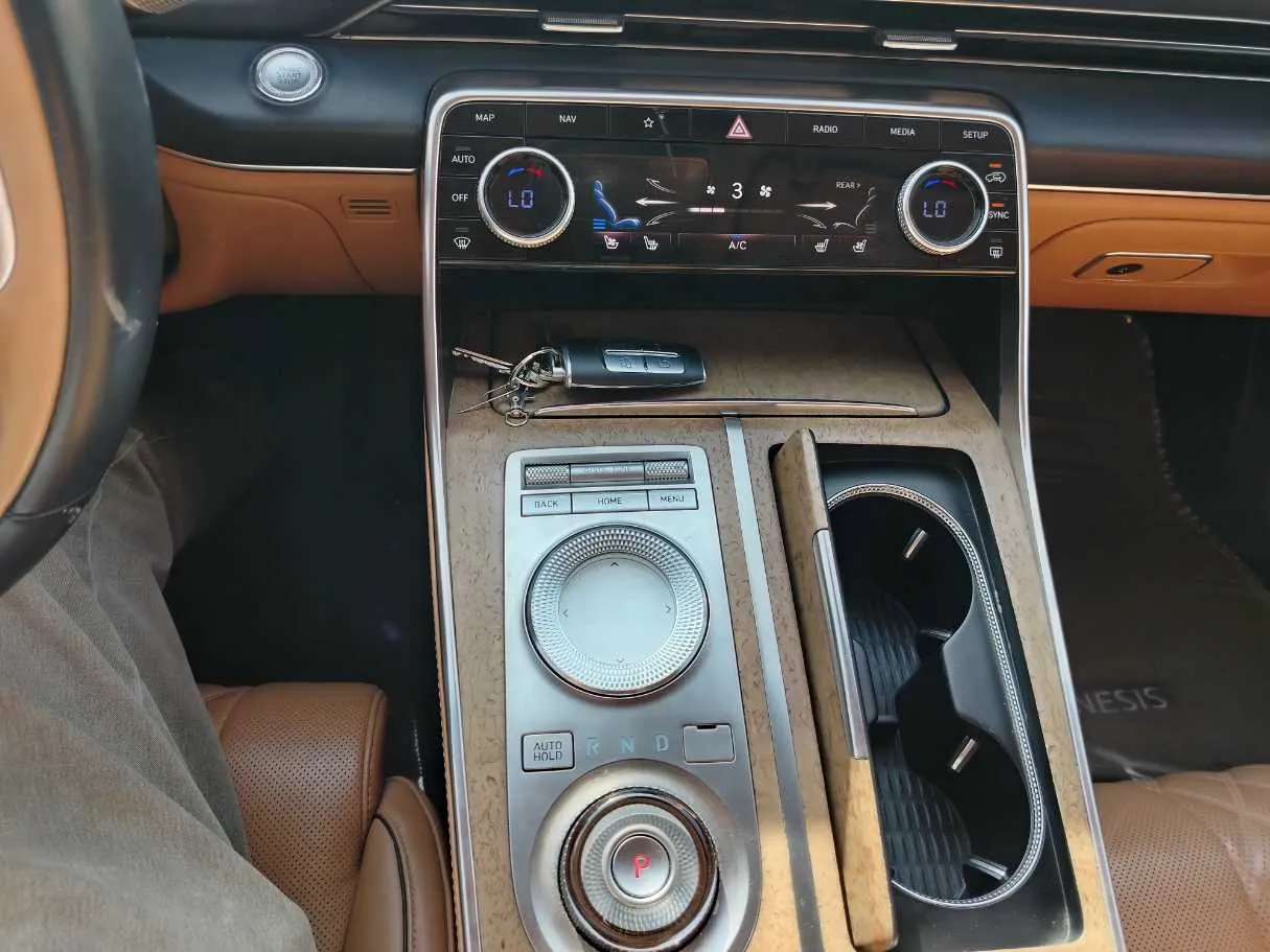 Car image 24