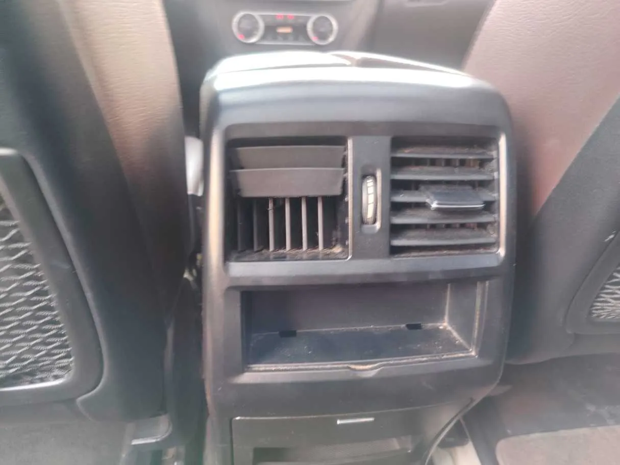 Car image 29