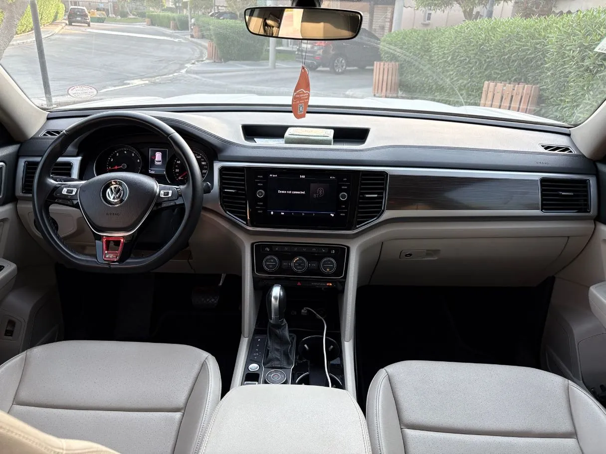 Car image 18