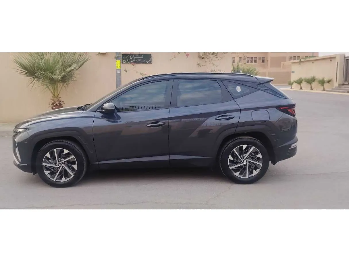 Car image 8