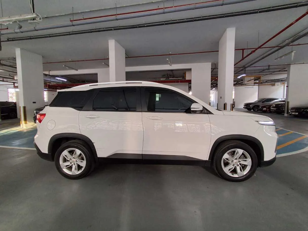 Car image 4