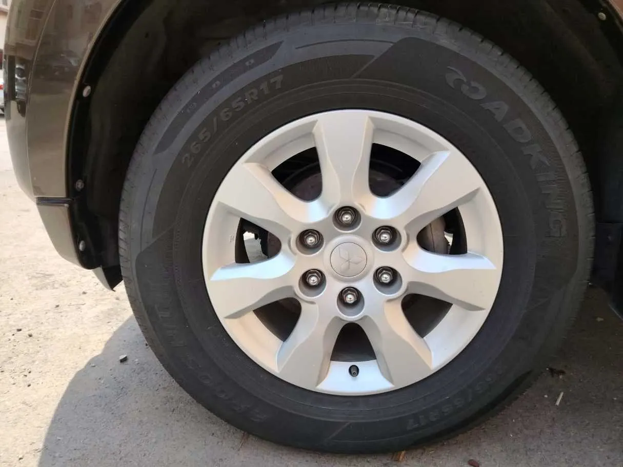 Car image 10