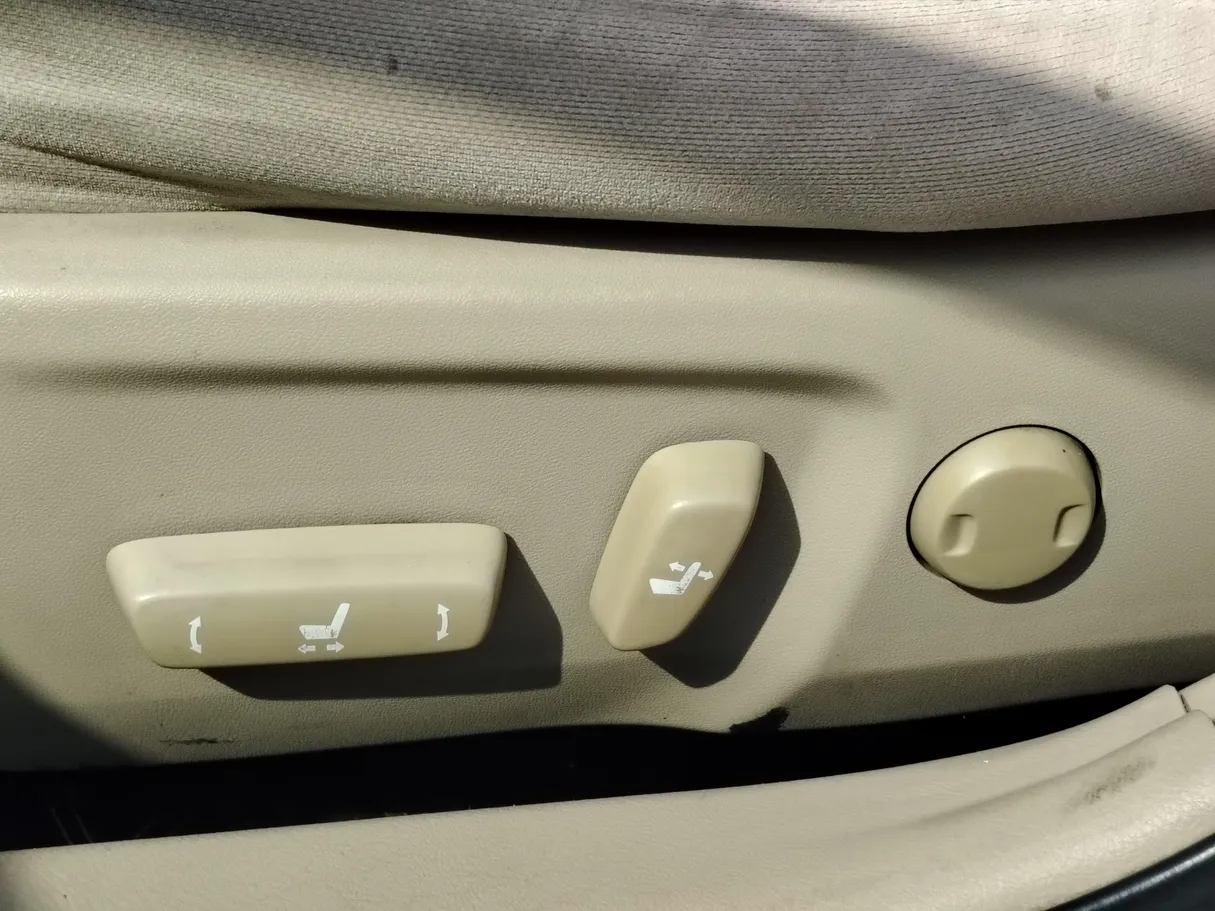 Car image 27