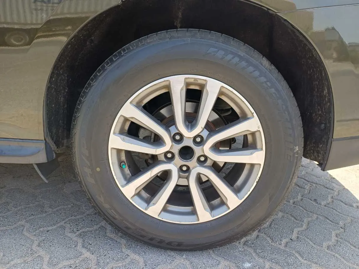Car image 9