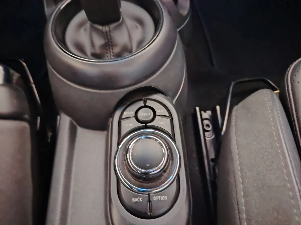 Car image 22