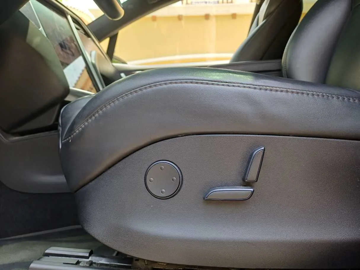 Car image 23