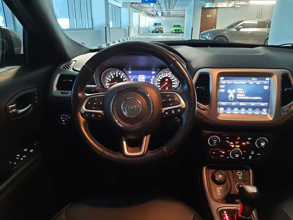Car image 17