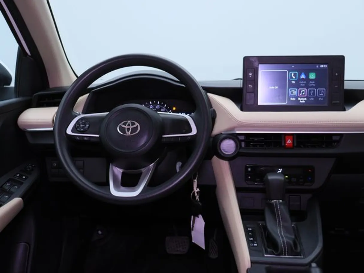 Car image 15