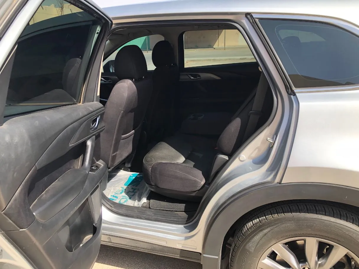 Car image 14