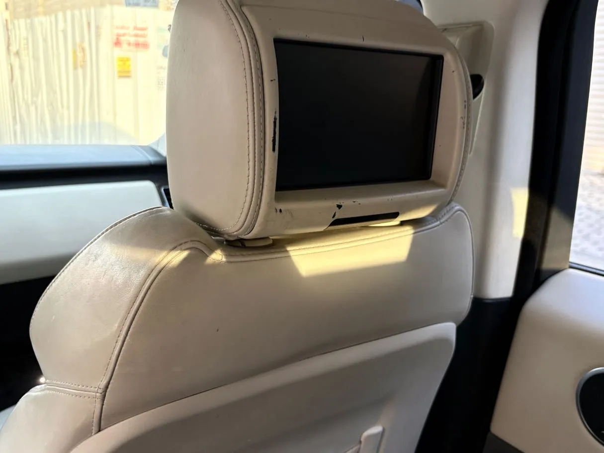 Car image 29