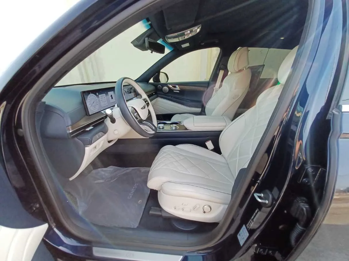 Car image 11