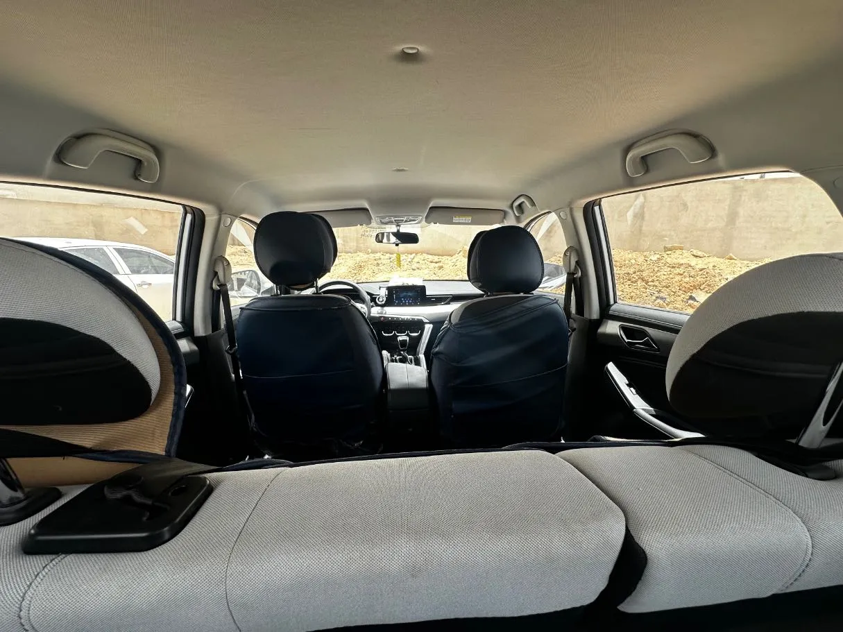 Car image 15