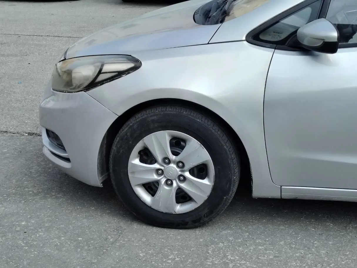 Car image 9