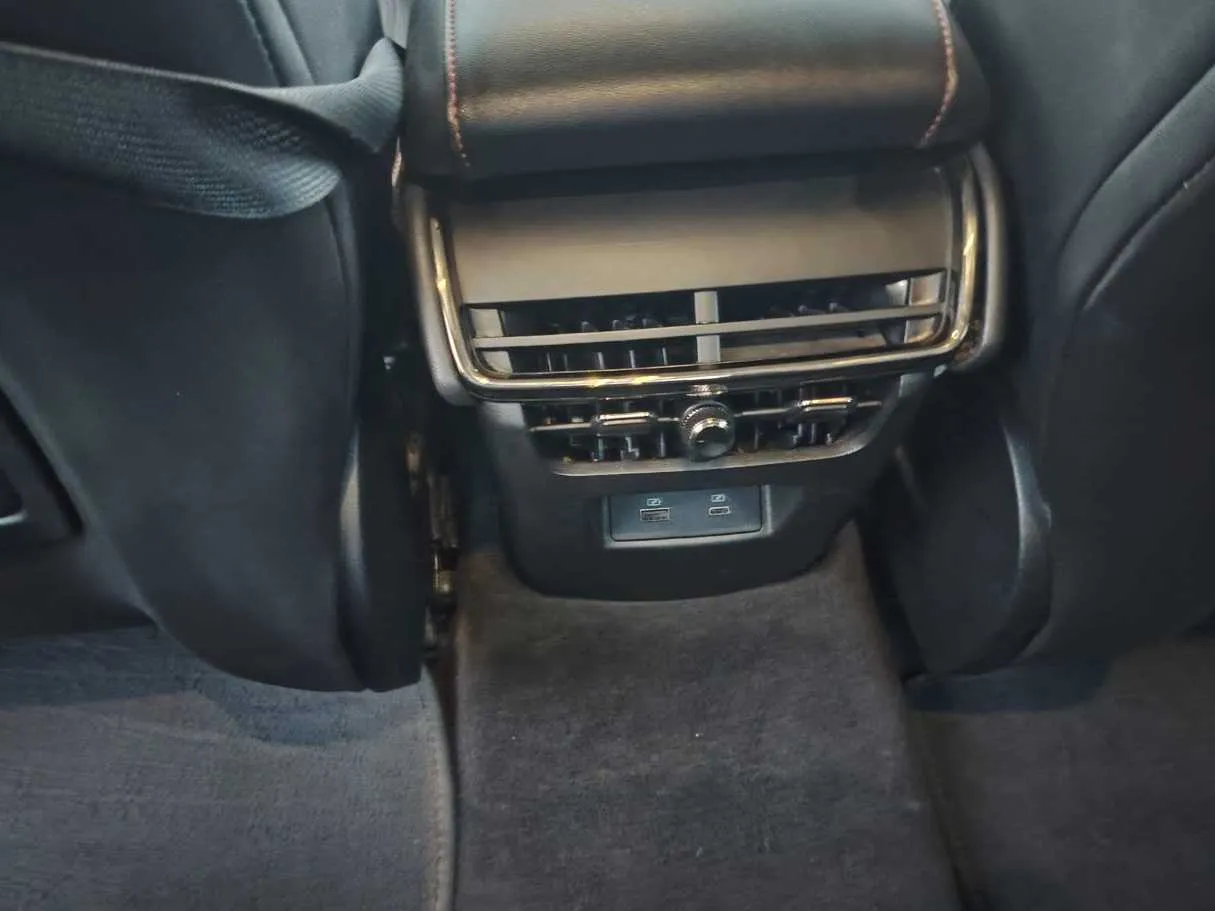 Car image 31