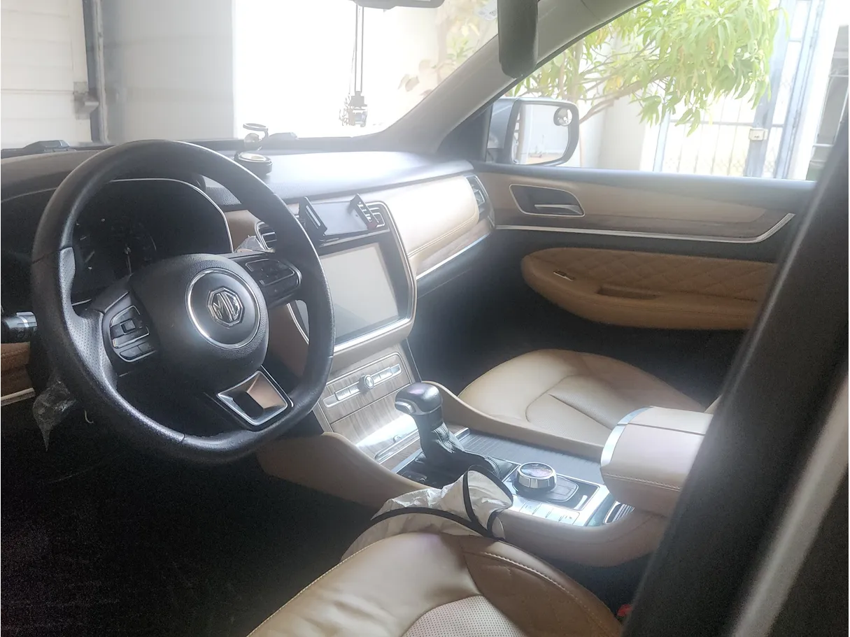 Car image 5