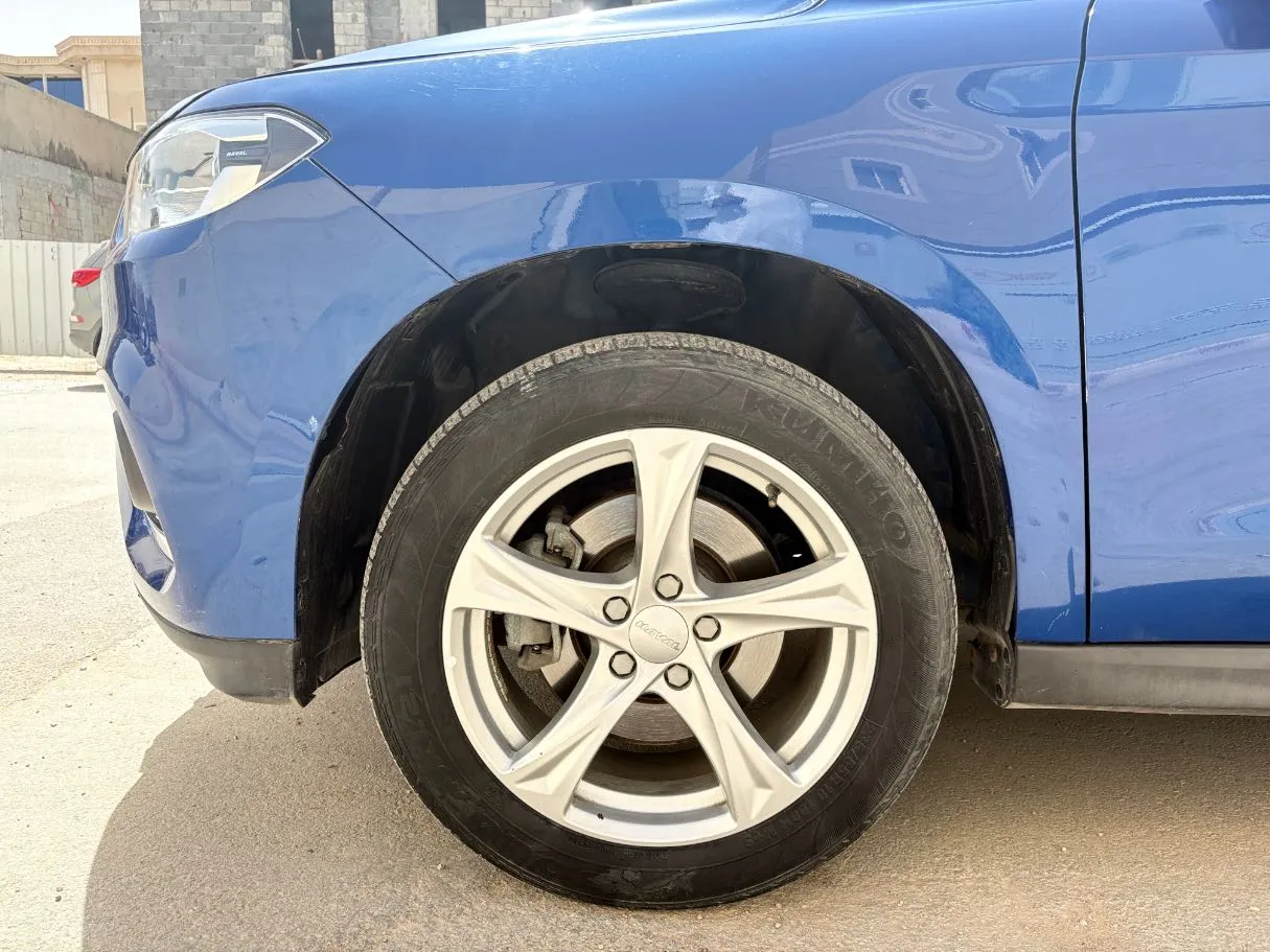 Car image 9
