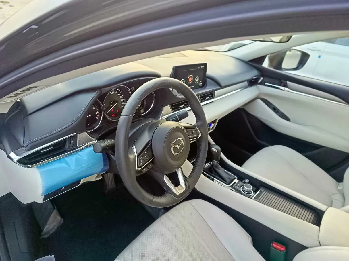 Car image 15