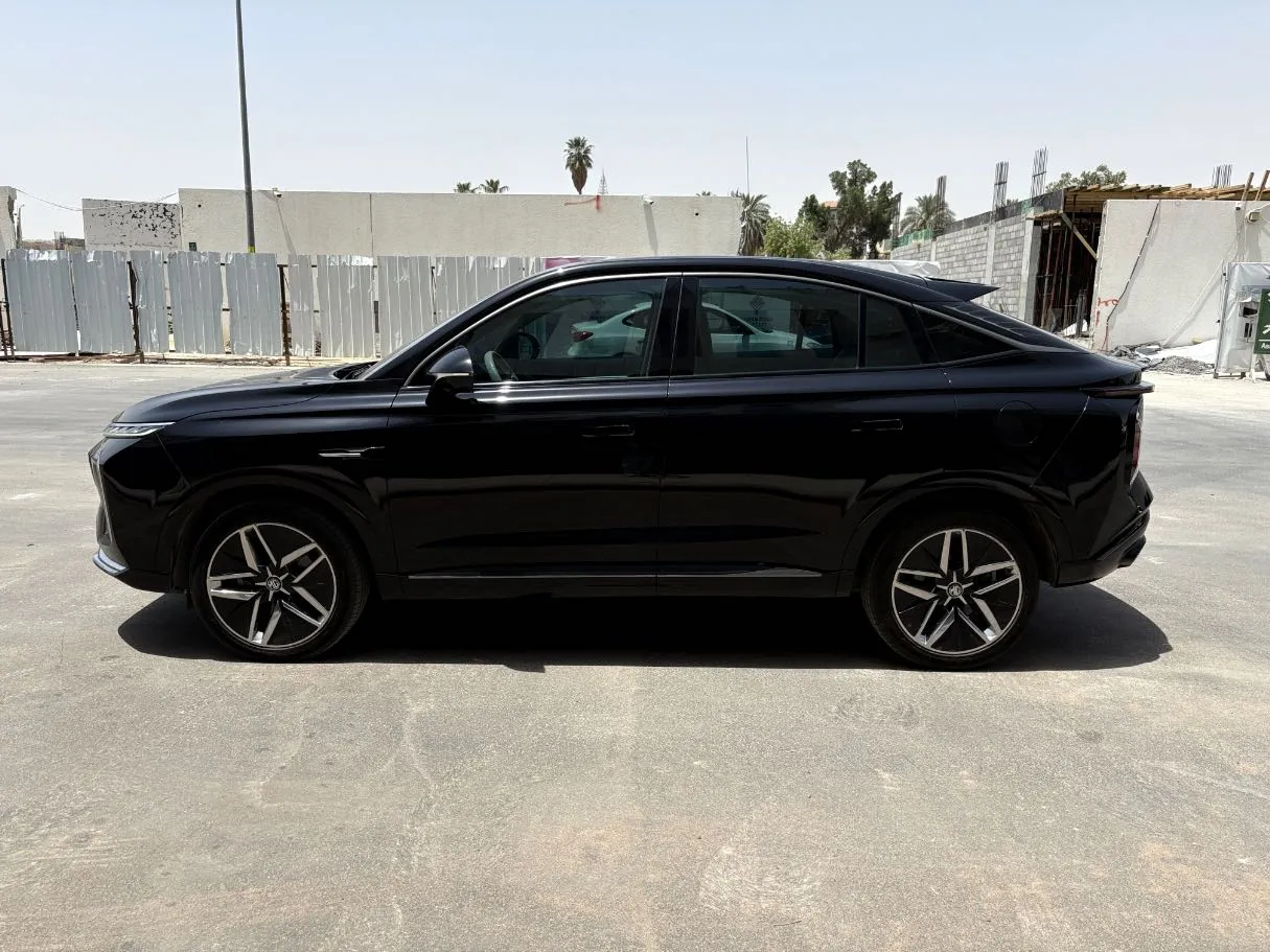 Car image 8