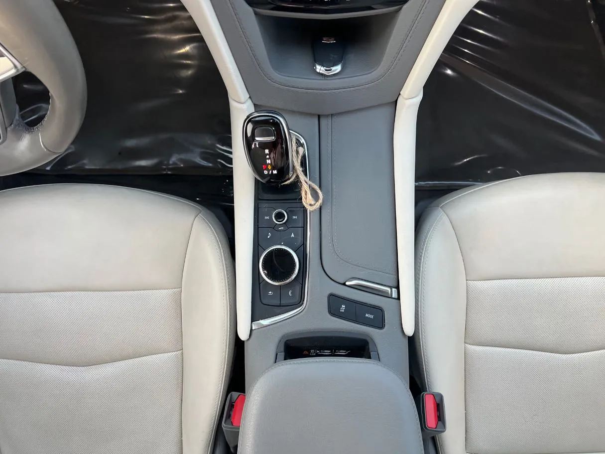 Car image 17