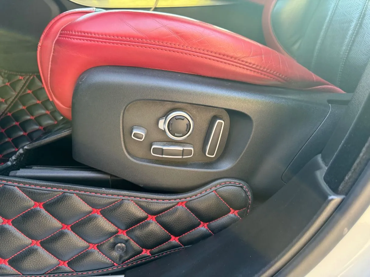 Car image 25