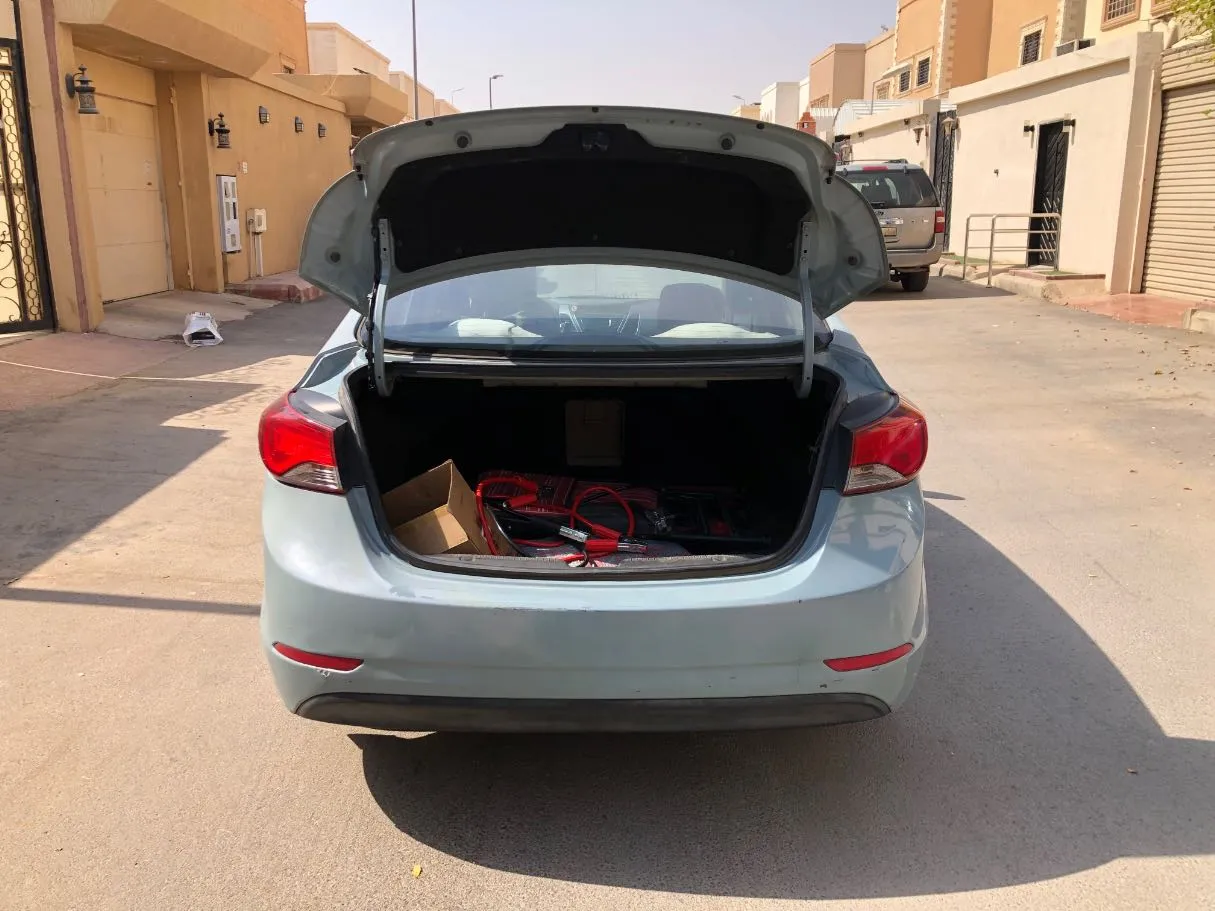 Car image 18
