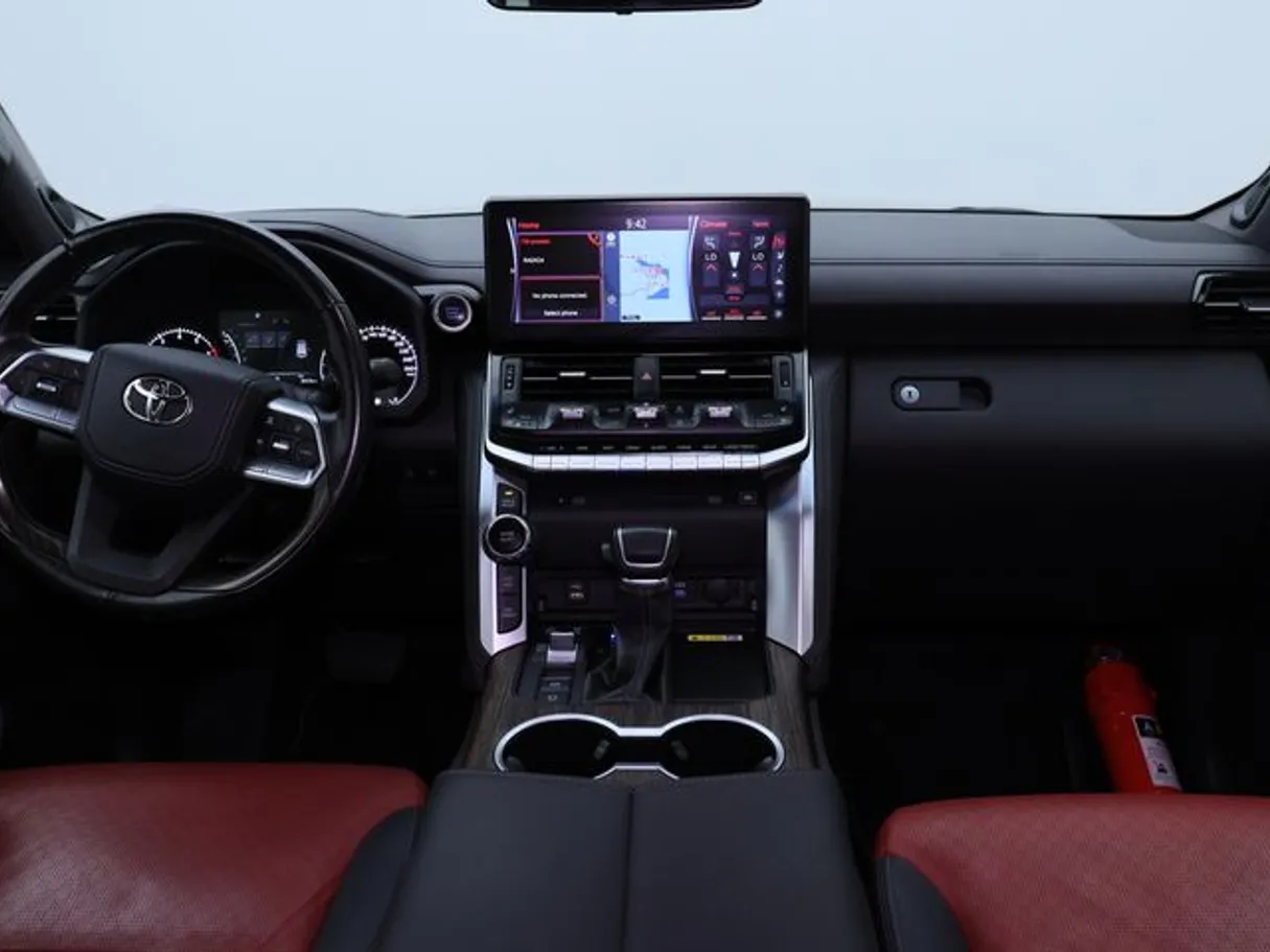 Car image 14