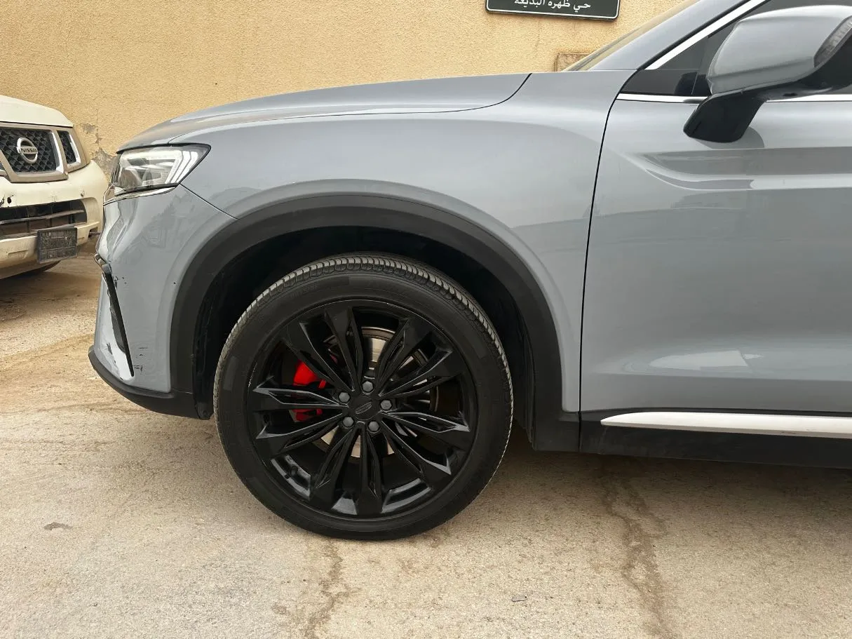 Car image 9