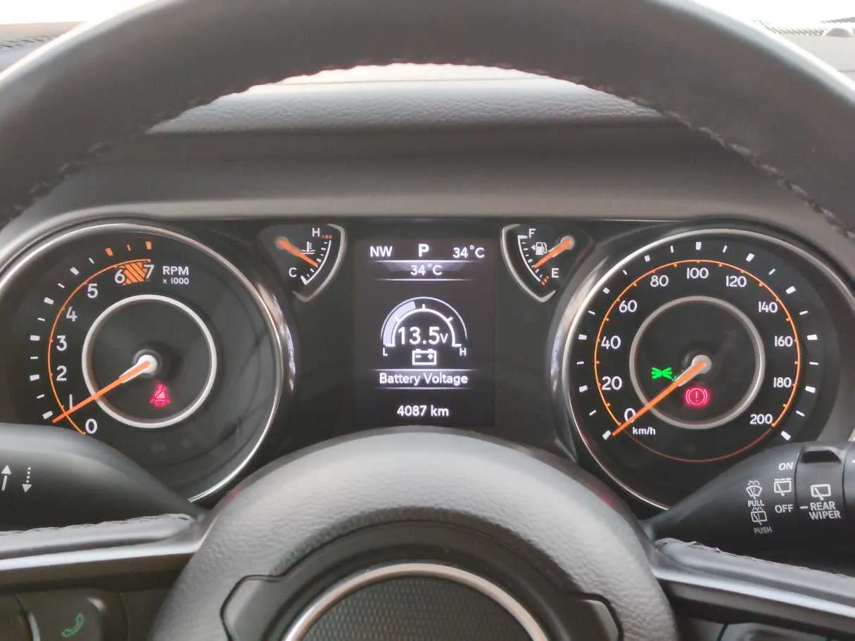 Car image 25