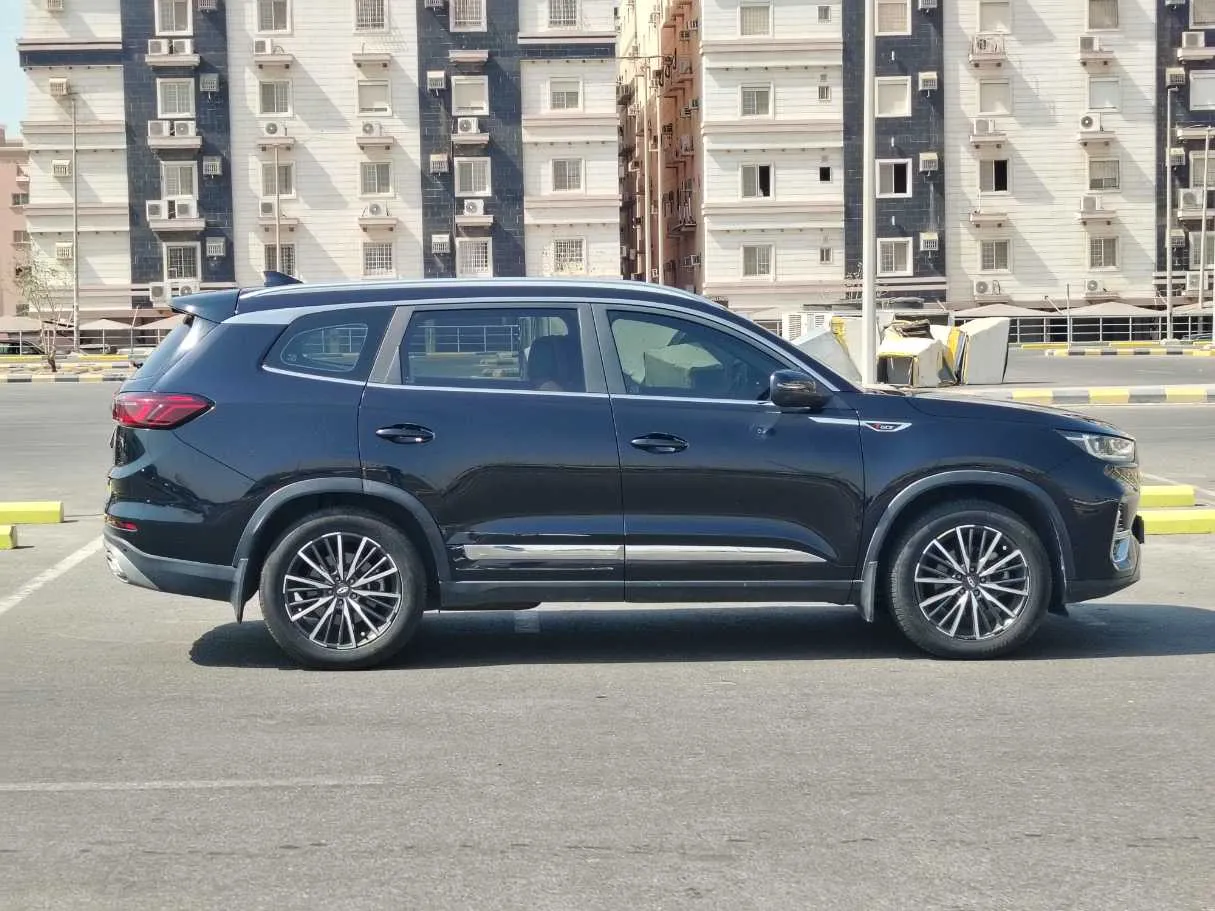 Car image 4