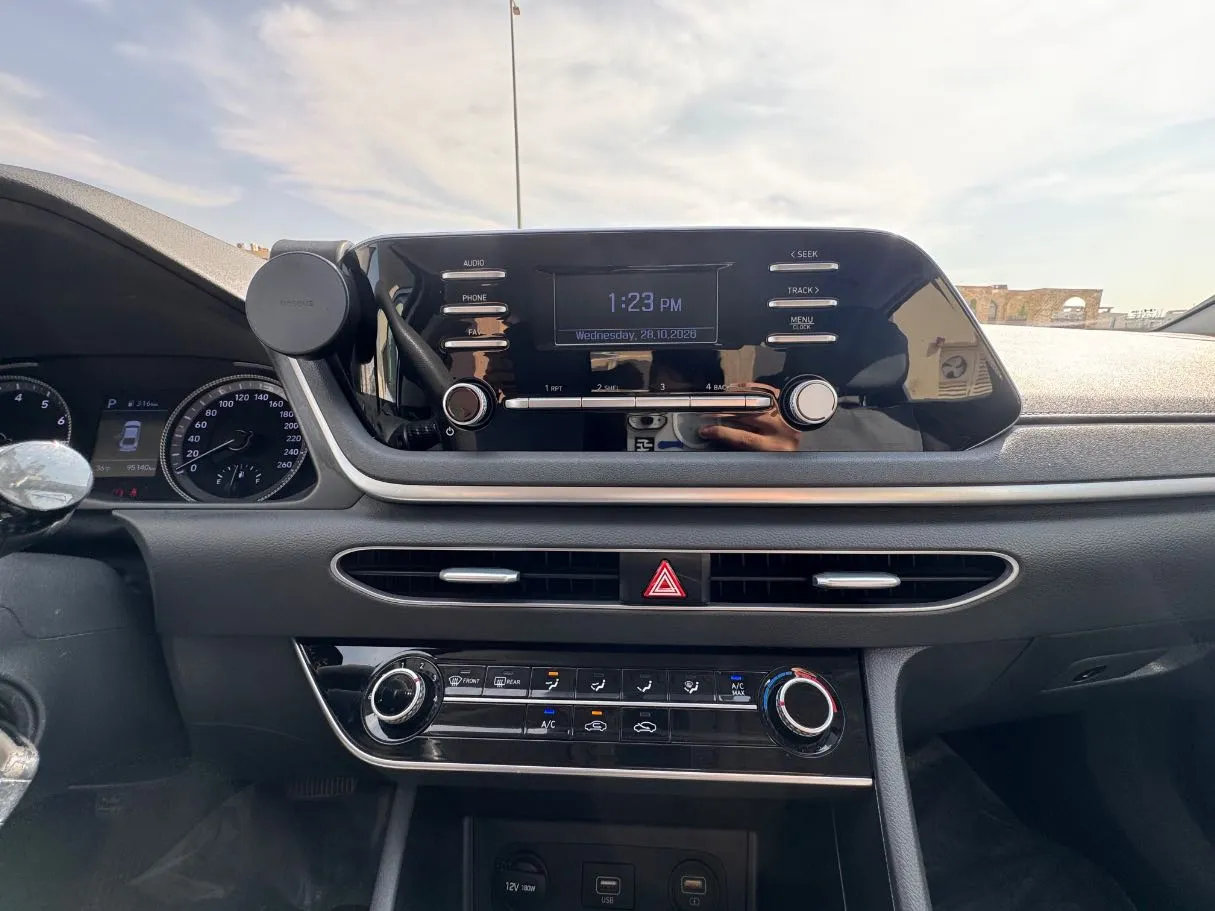 Car image 17