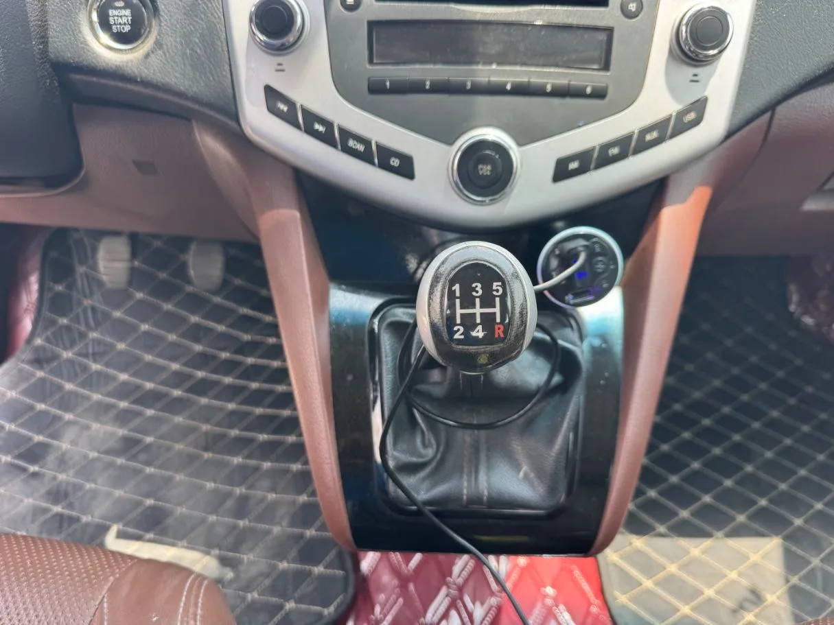 Car image 15