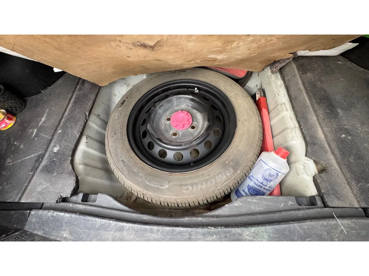 Car image 24
