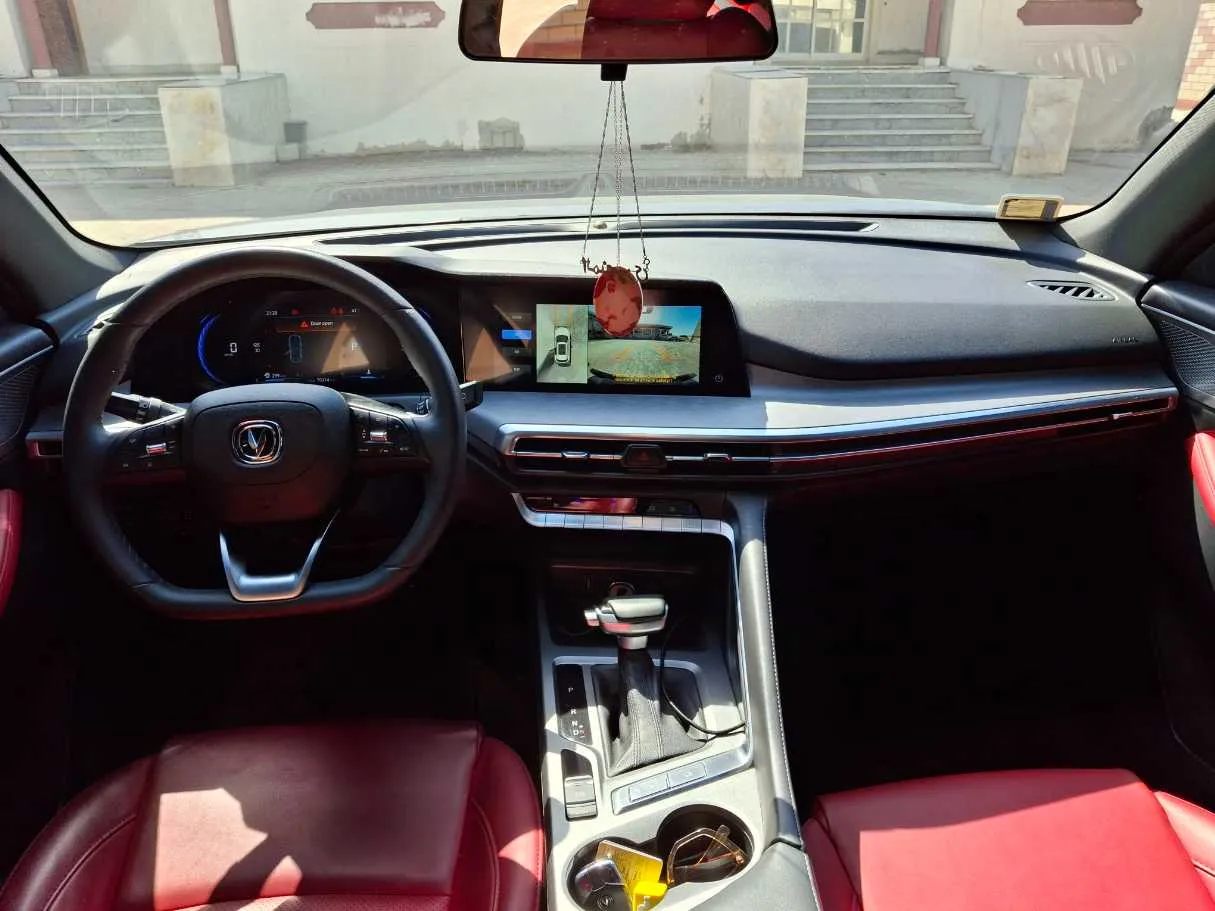 Car image 14