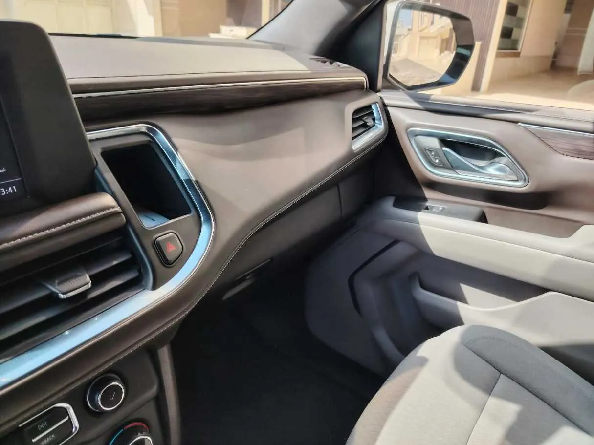 Car image 24