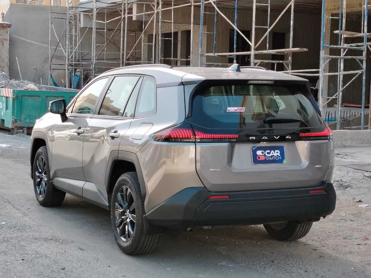 Car image 7