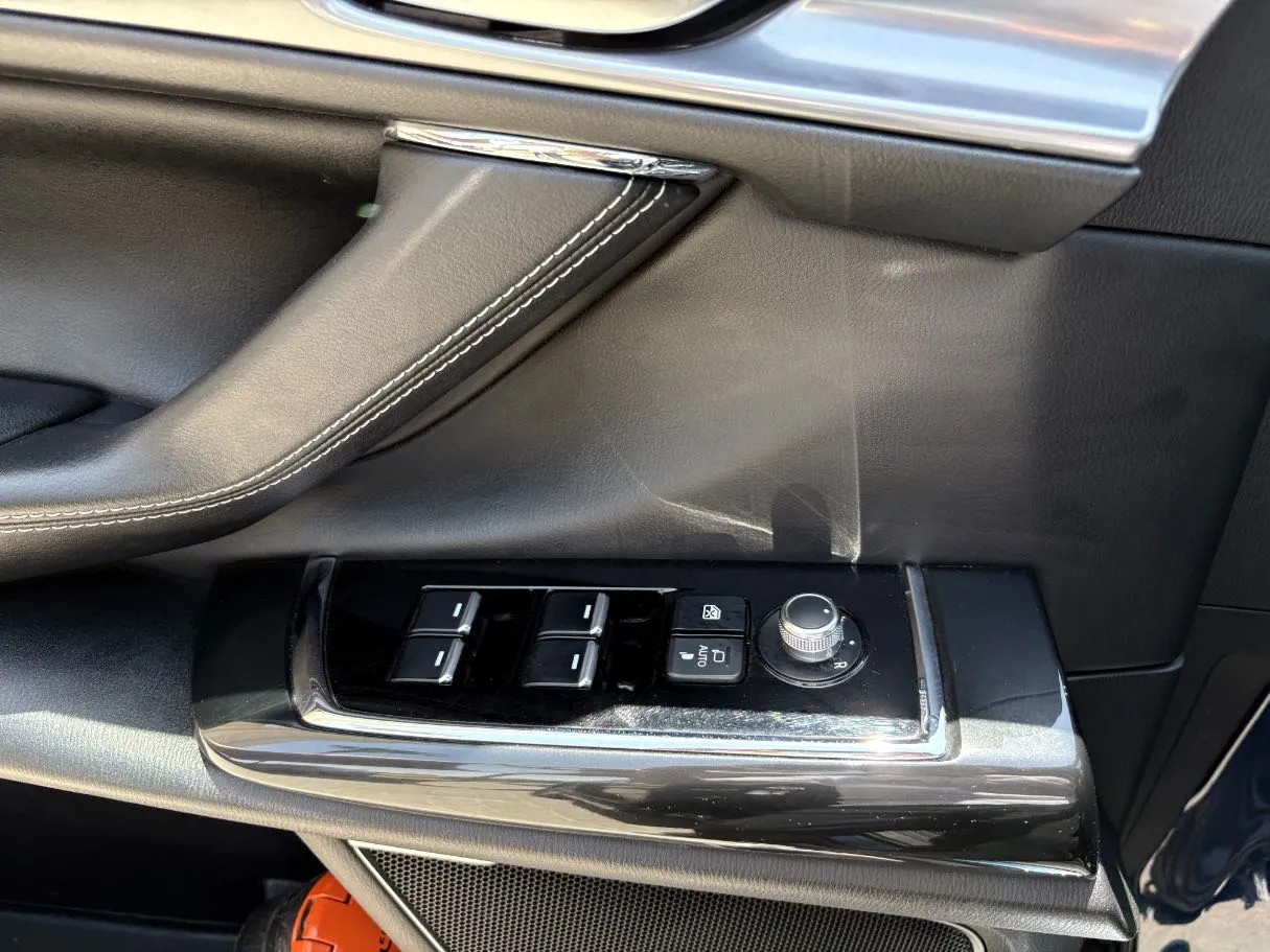 Car image 28