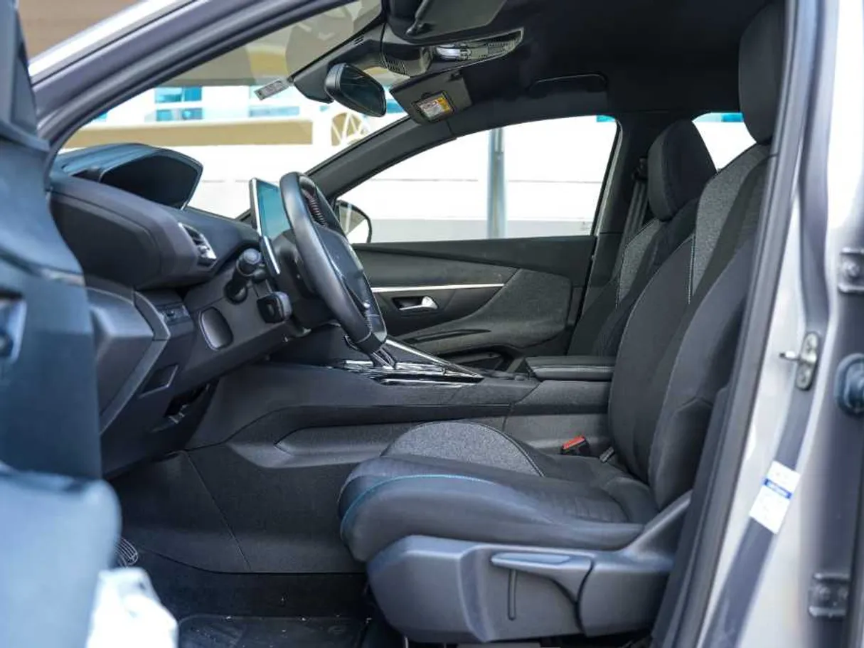 Car image 11