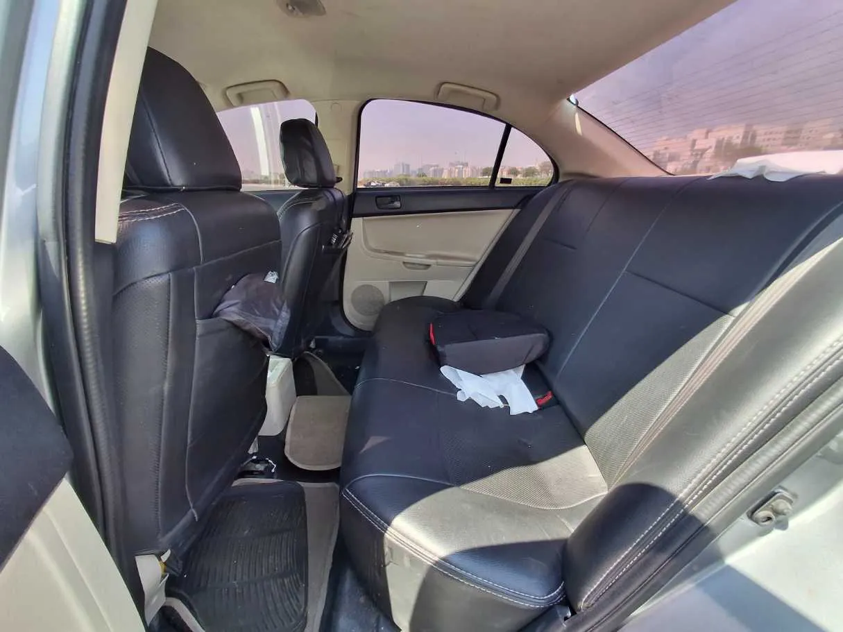 Car image 13