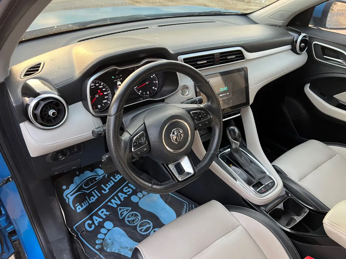 Car image 11