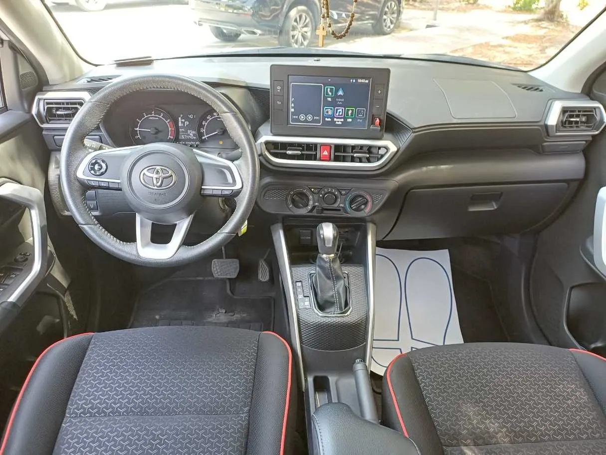Car image 16