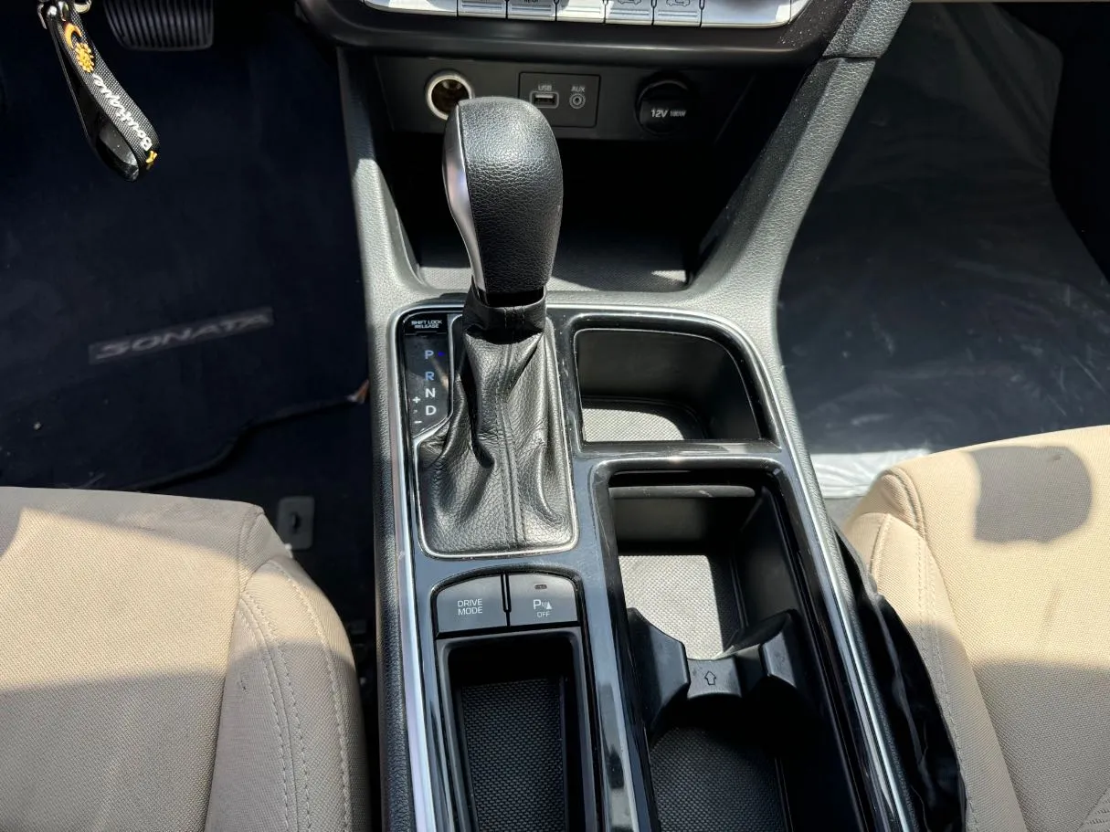Car image 15