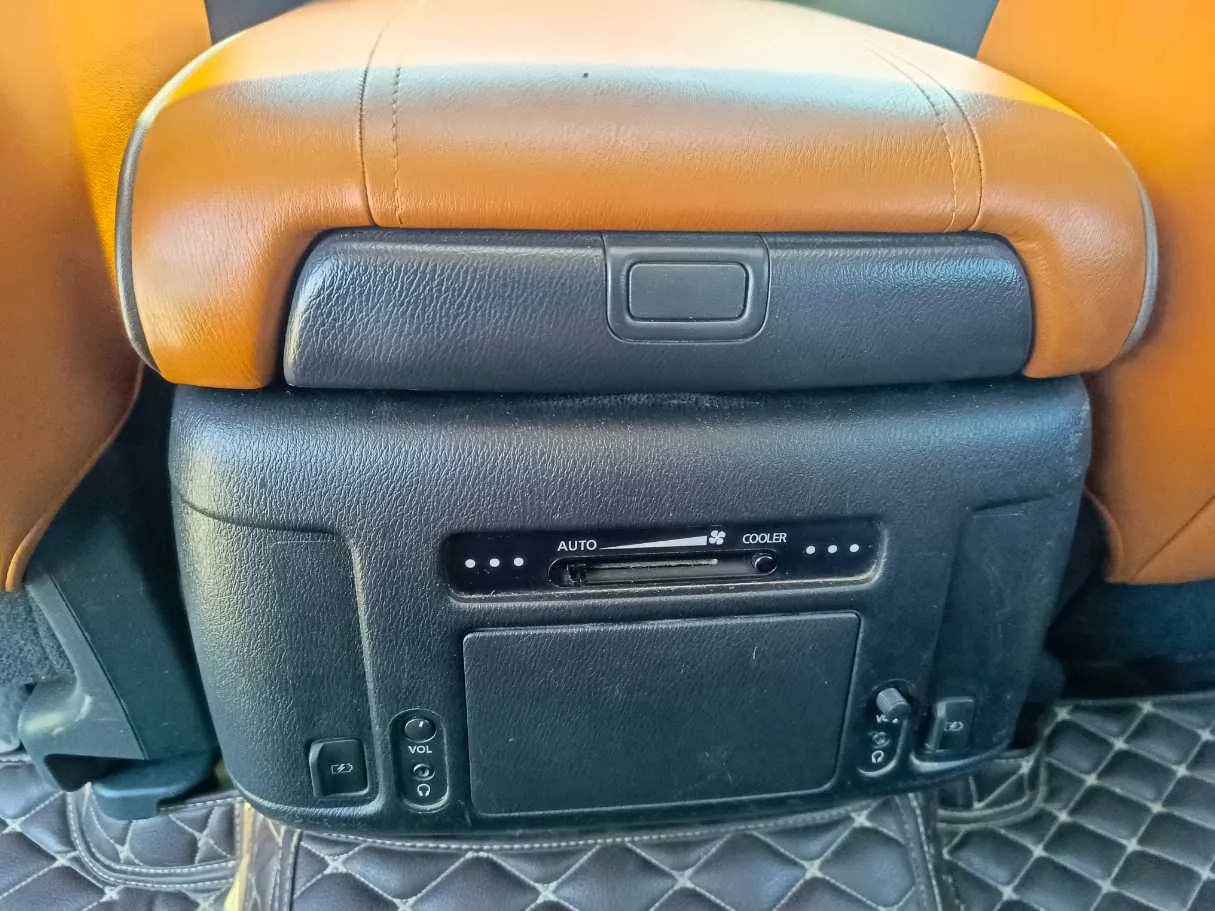 Car image 34