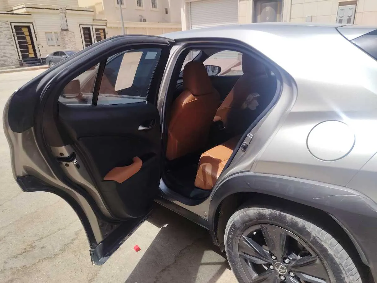 Car image 13