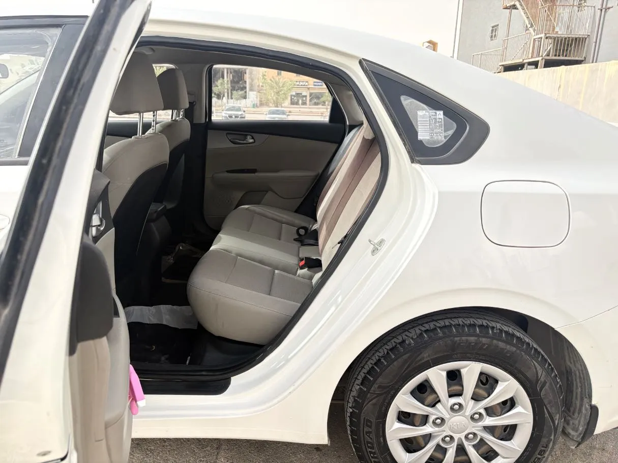 Car image 15