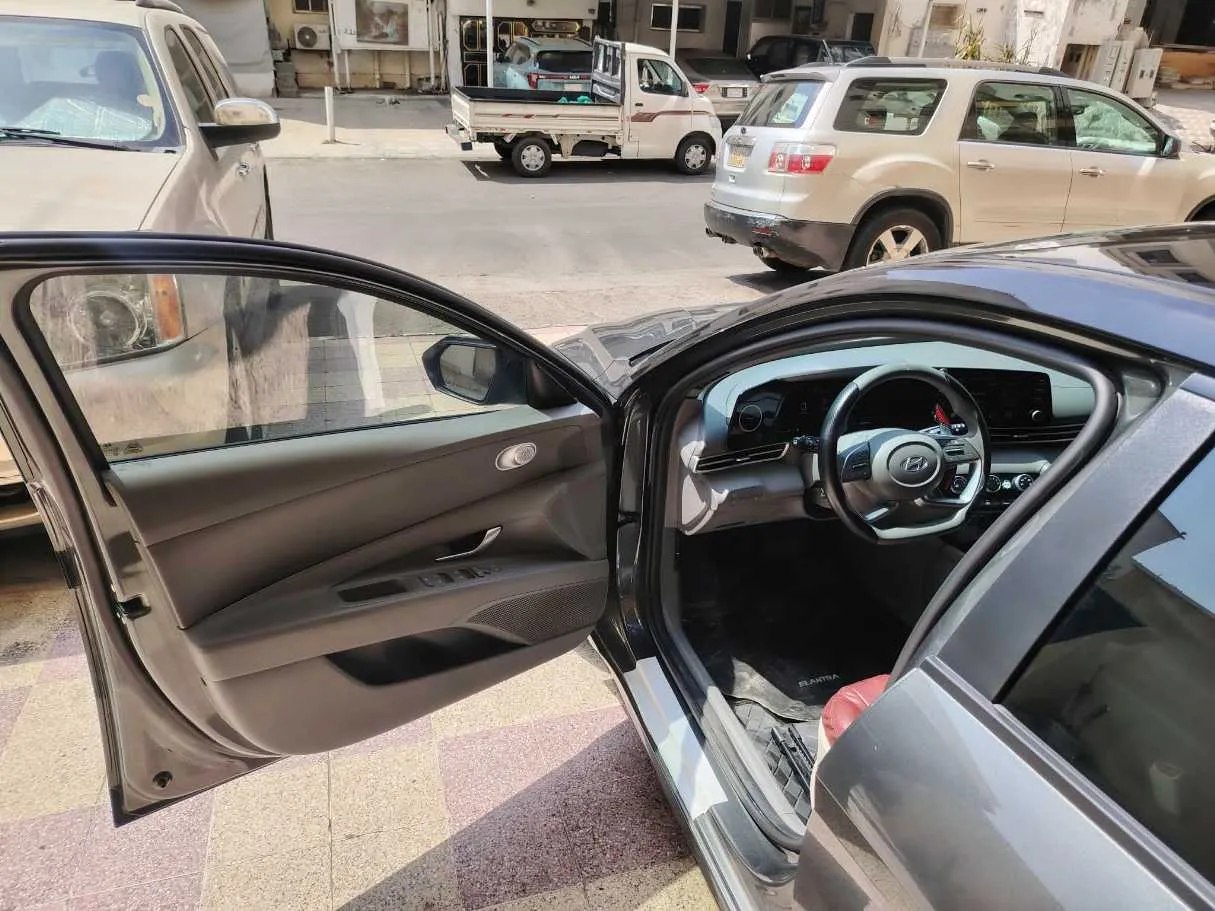Car image 11
