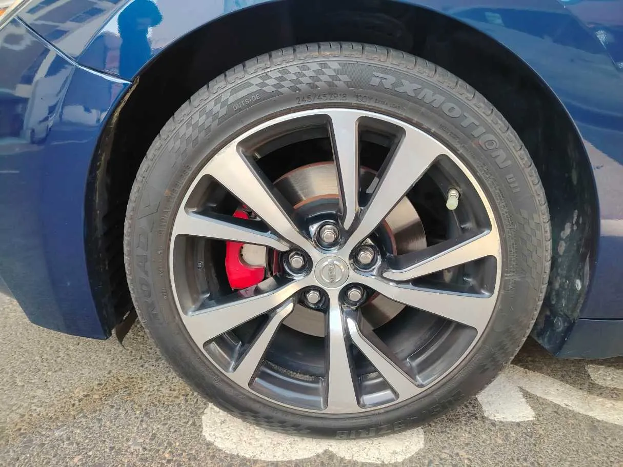 Car image 10